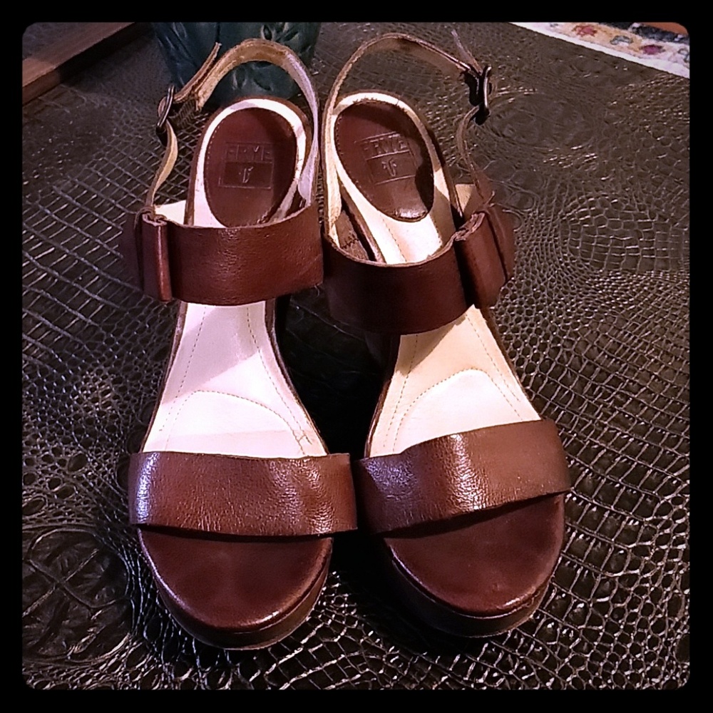 Frye wedges